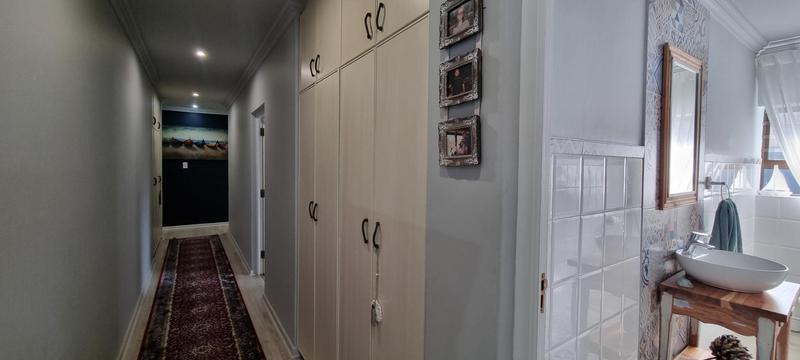 5 Bedroom Property for Sale in Reebok Western Cape